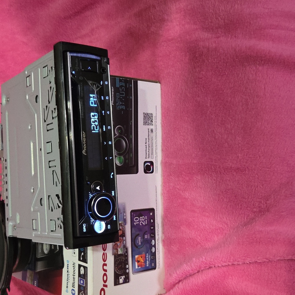Pioneer DEH-S7200BHS Car Stereo - Black - Picture 4 of 10